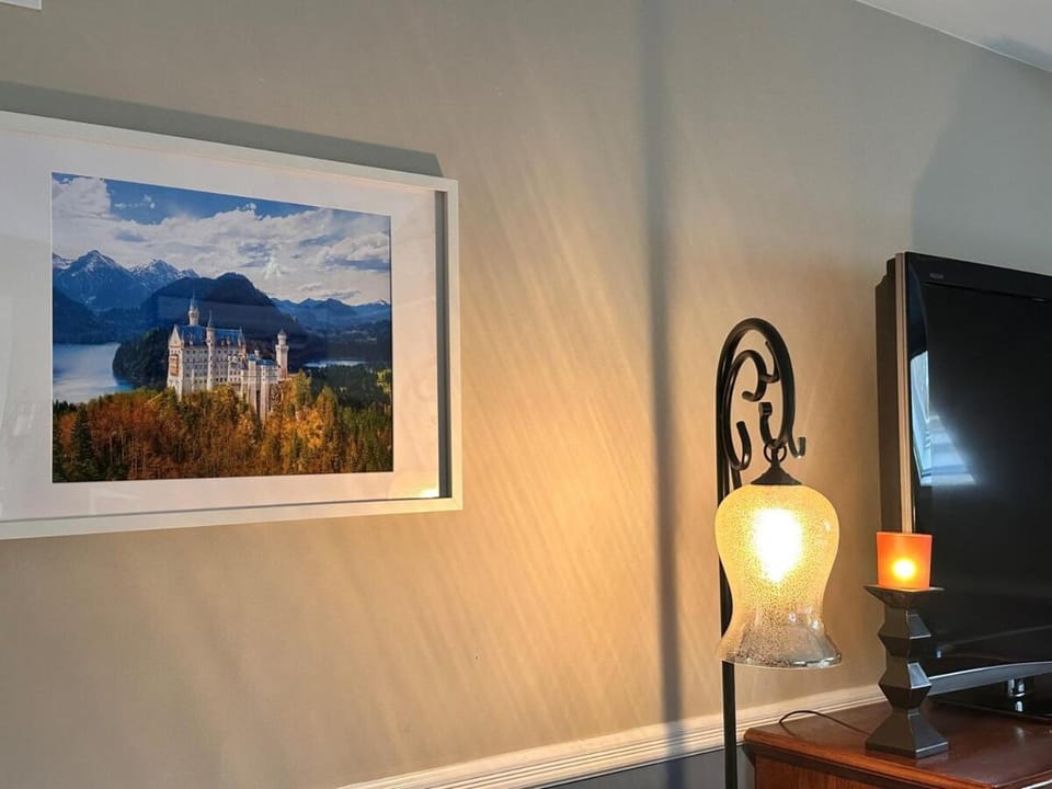 Cozy 3BR Annapolis sleeps 6 Private Deck, Parking House in Annapolis