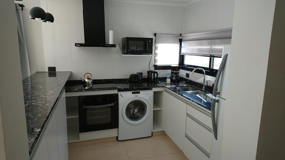 Coffee/tea facilities, Kitchen or kitchenette, dishwasher, minibar, oven, stove, toaster, washing machine