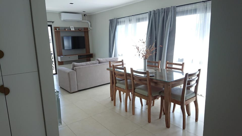 Kitchen or kitchenette, Living room, Seating area, Dining area
