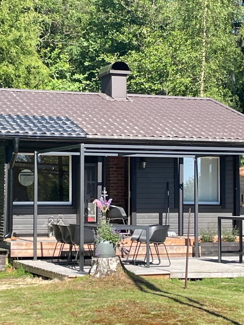 Lumoava Saarimökki Chalet in Finland