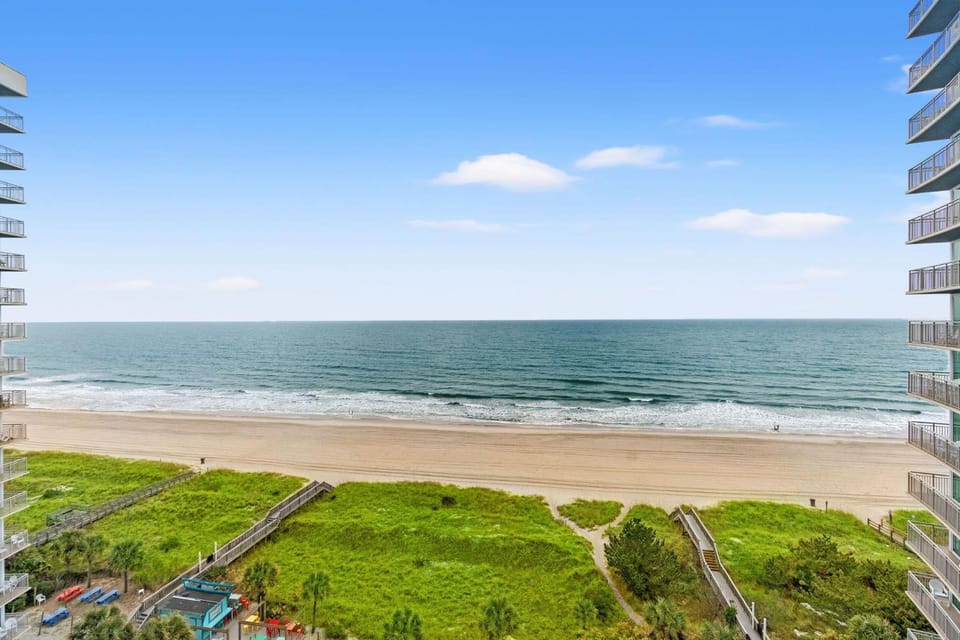 Avista 1022 - Oceanfront - Ocean Drive Section House in North Myrtle Beach