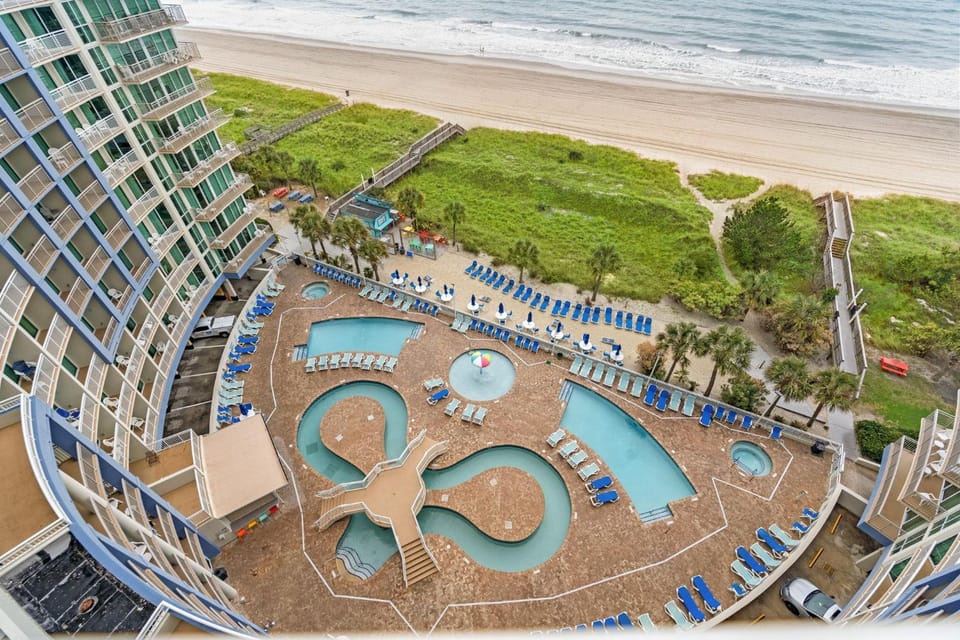Avista 1022 - Oceanfront - Ocean Drive Section House in North Myrtle Beach