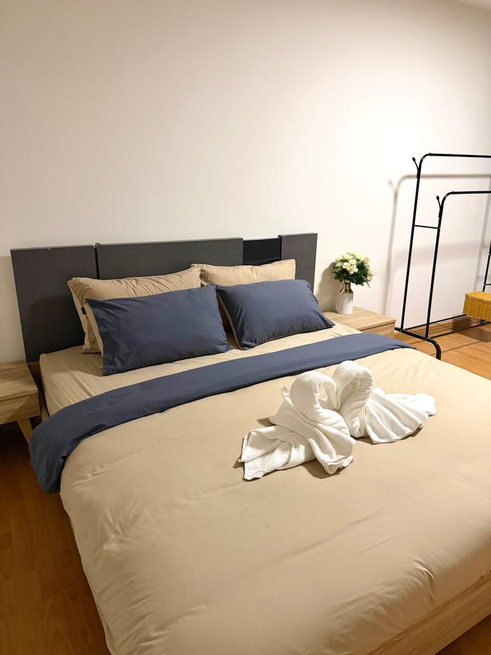 Bed, Photo of the whole room, Bedroom, towels