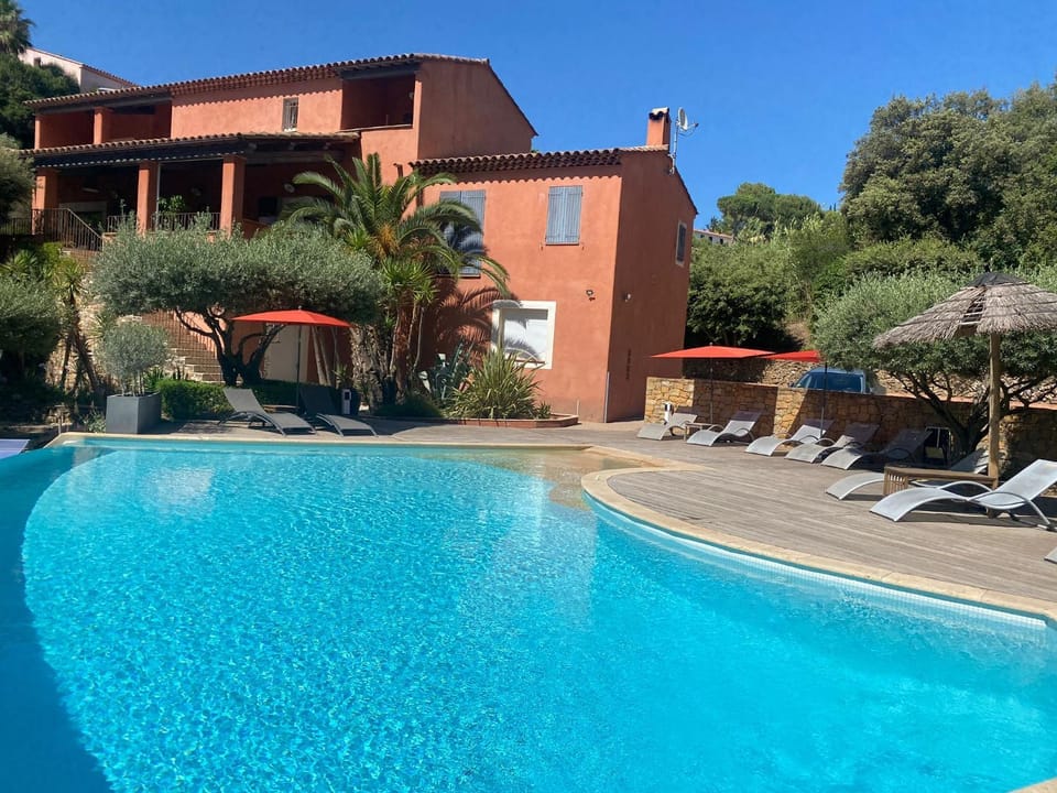 Property building, Garden view, Pool view, Swimming pool