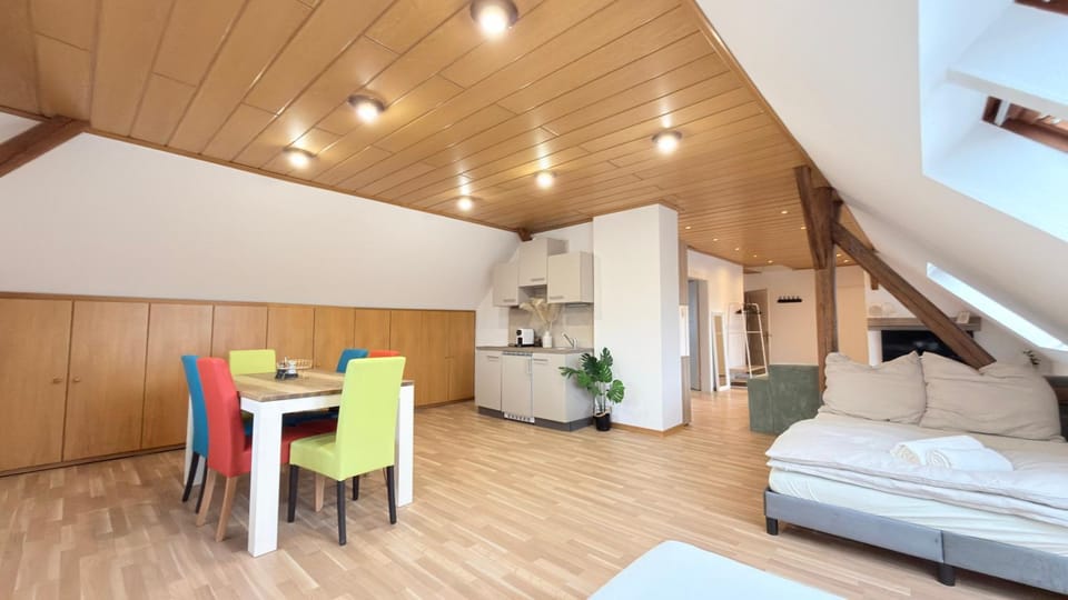 Bed, Kitchen or kitchenette, Photo of the whole room, Dining area