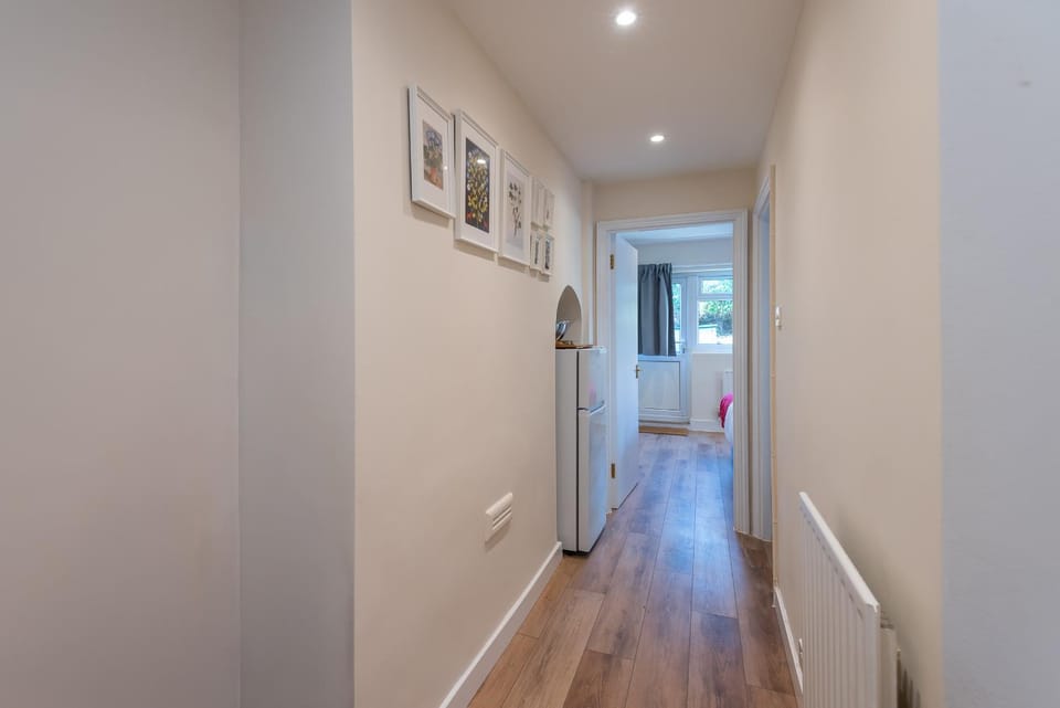 Modern Studio With Parking And Private Garden Apartment in London