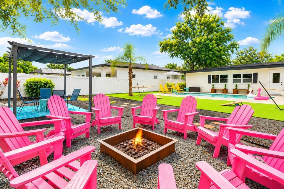 Backyard Oasis- Pool- Hammock- Golf- Fire- Pit- Games- Pool Table House in Tampa