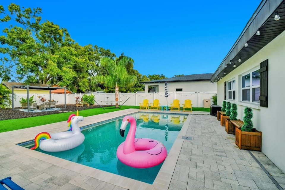 Spring, Day, Garden, Garden view, Pool view, Swimming pool, Swimming pool, sunbed