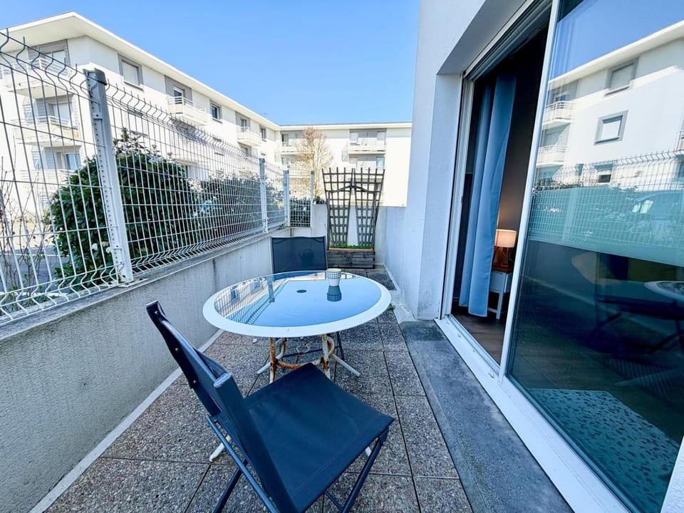 Patio, Dining area