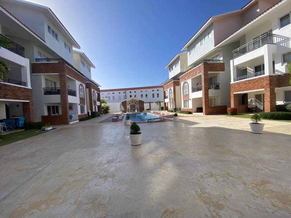 Property building, Restaurant/places to eat, Swimming pool, Breakfast
