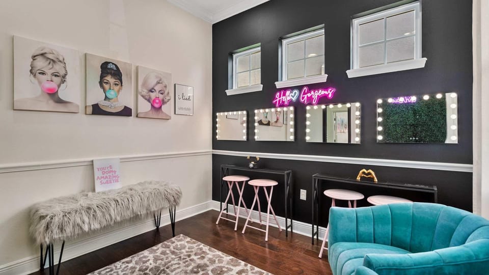 Living room, Seating area