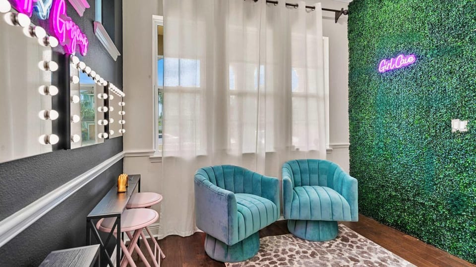 Living room, Seating area, Evening entertainment