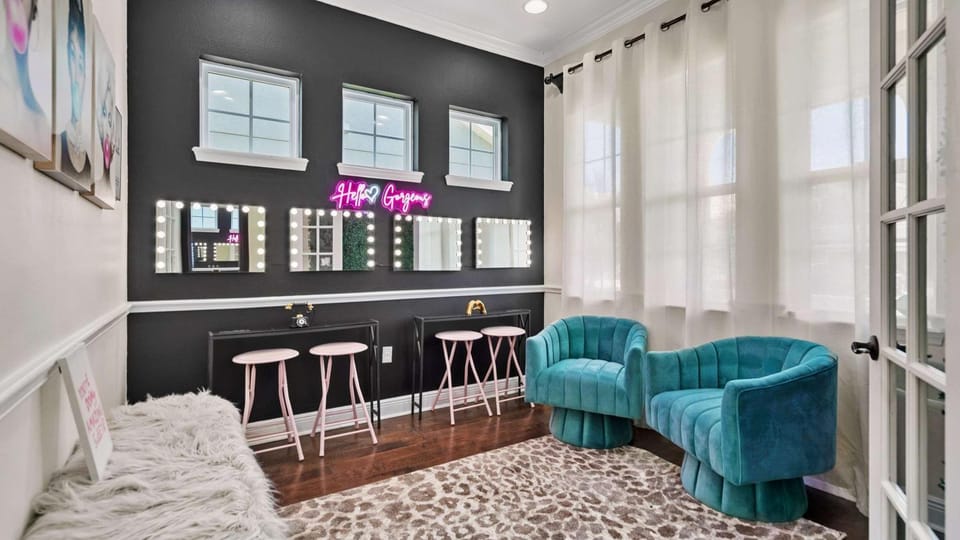 Living room, Seating area