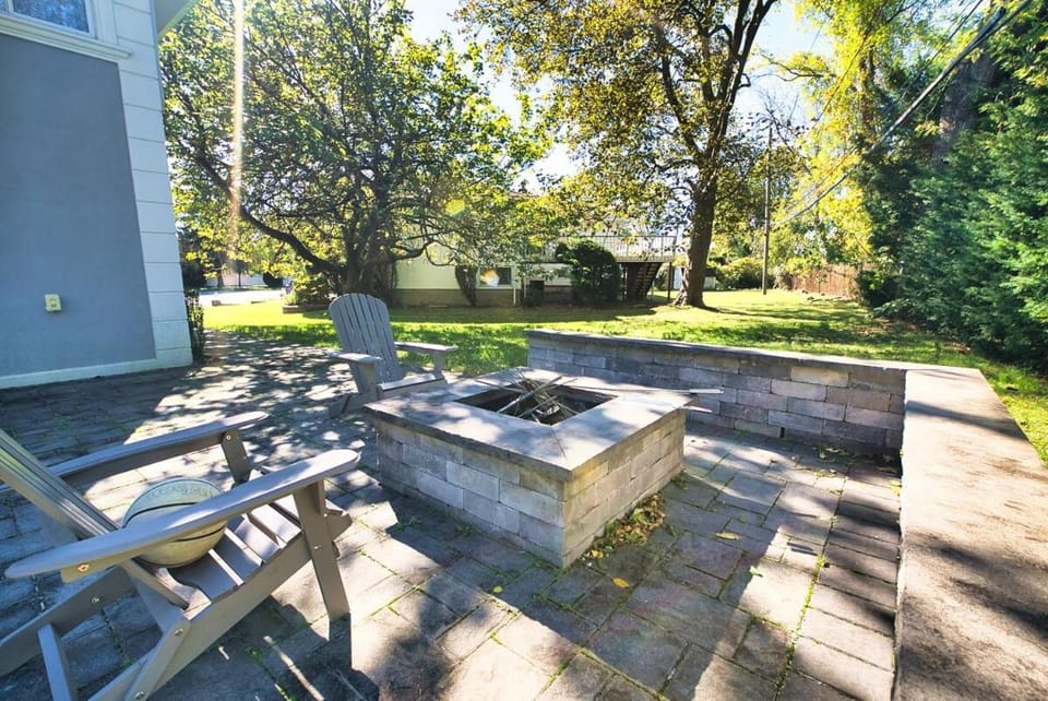Curated Suite with Soaking Tub and Walk to Whole Foods Apartment in Jericho