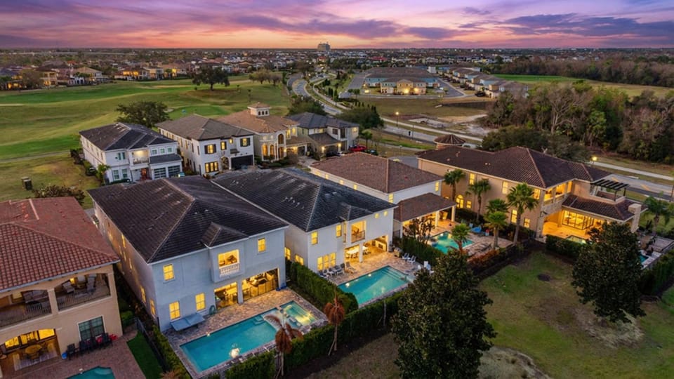 Happiest Home on Earth - Custom Pirate & Nature Bunks 8 King Suites Theater & Pool House in Four Corners