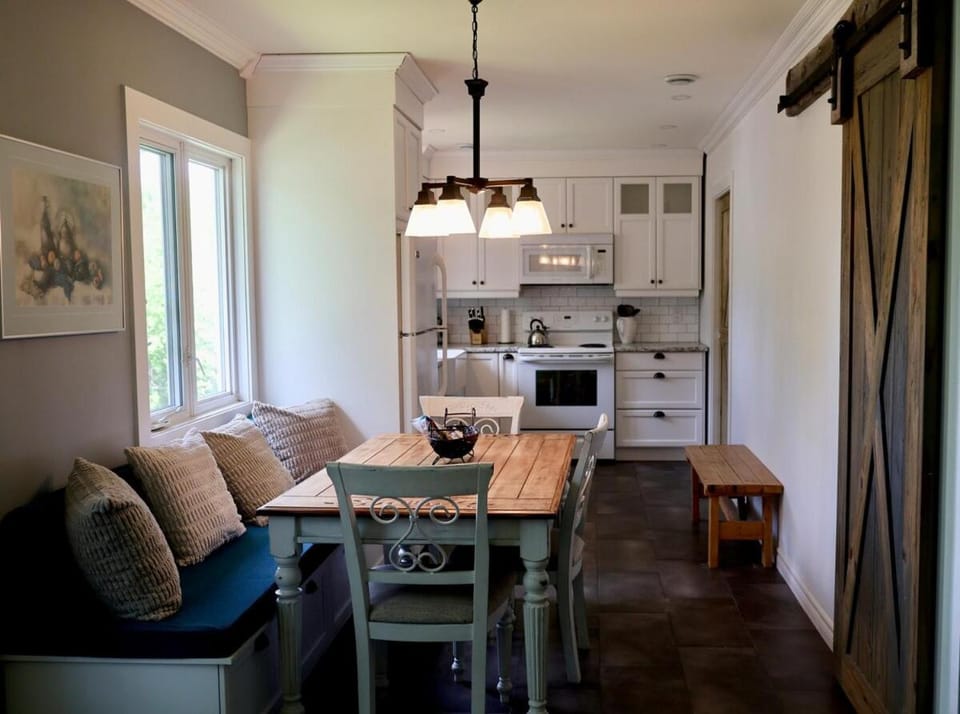 Cute and cozy 3 bedroom apartment centrally located Apartment in Dieppe