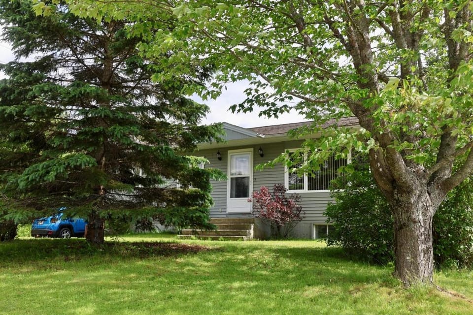 Cute and cozy 3 bedroom apartment centrally located Apartment in Dieppe