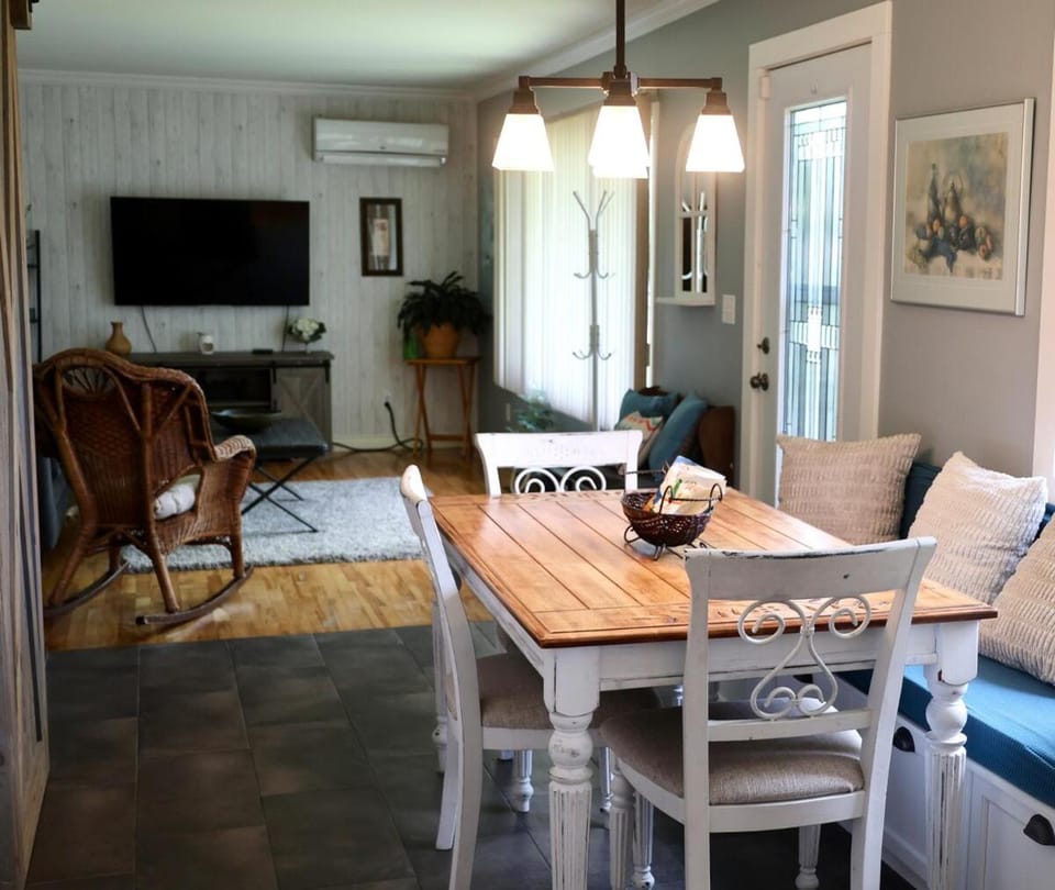 Cute and cozy 3 bedroom apartment centrally located Apartment in Dieppe
