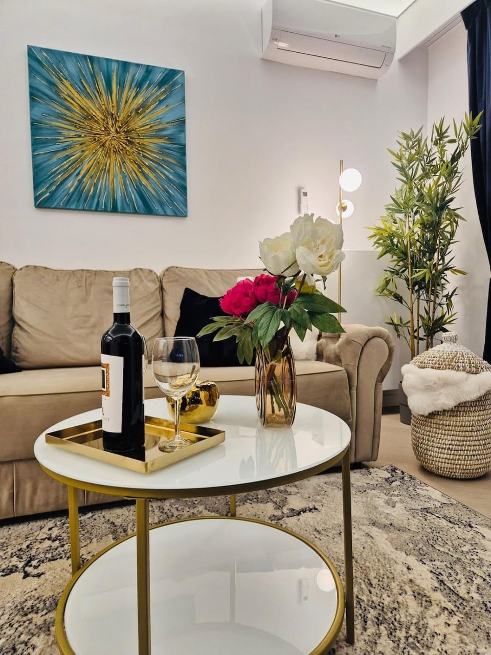 Living room, Seating area
