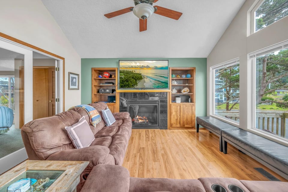 Day, Living room, Seating area, fireplace, furniture