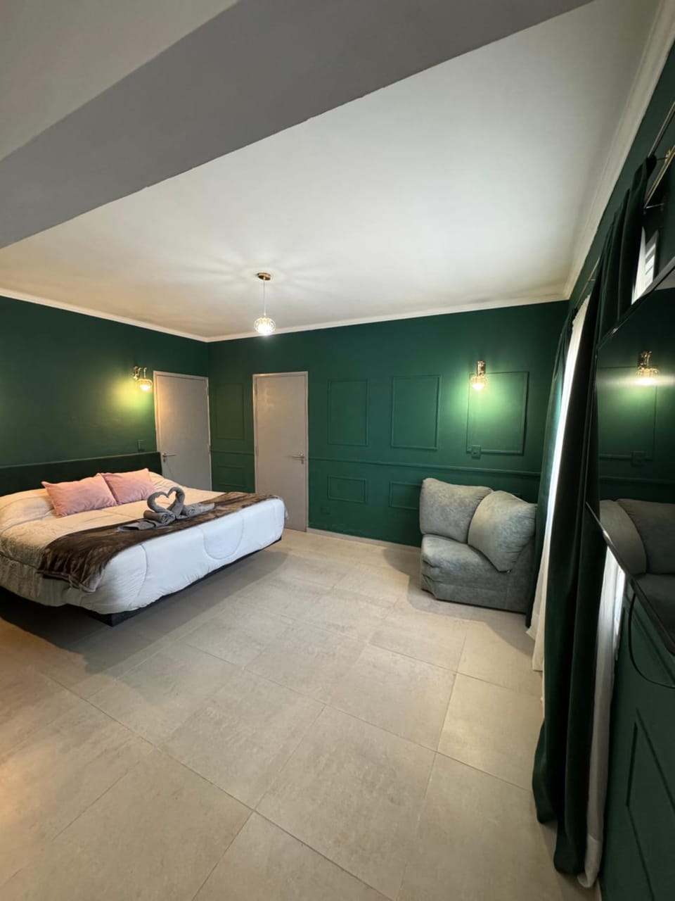 Bed, Photo of the whole room