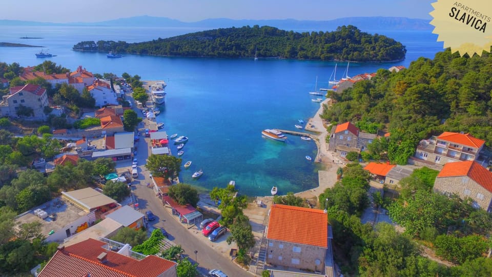 Restaurant/places to eat, Neighbourhood, Natural landscape, Snorkeling, Beach, Hiking, Cycling, Diving, City view, Sea view, Street view, Supermarket/grocery shop, Shopping Area