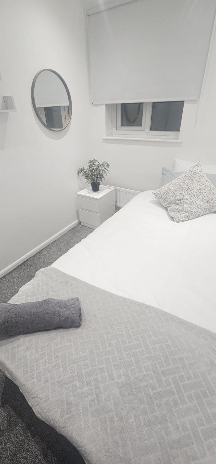 7 mins to City Centre, Entire Cosy Home in The Meadows, Nottingham Apartment in Nottingham