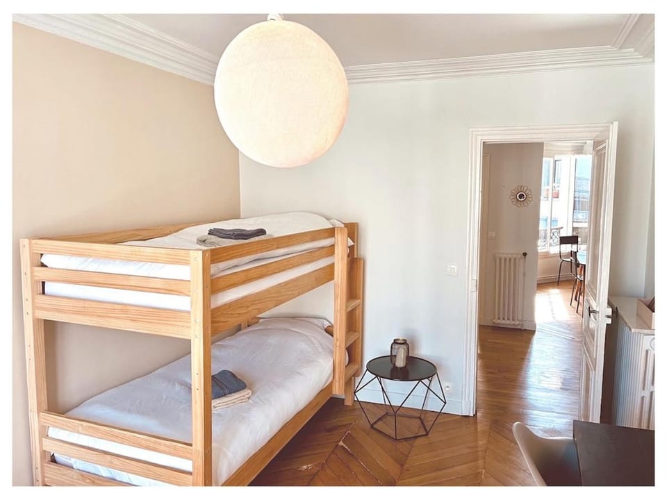 Quiet and Bright - Balcony with Montmartre View Apartment in Paris