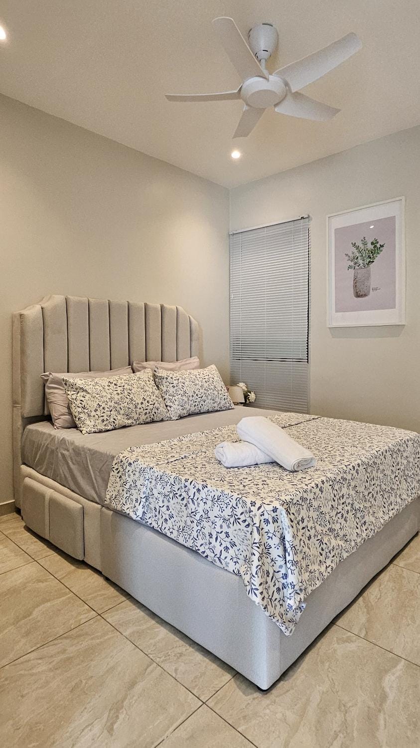 Bed, Bedroom, towels
