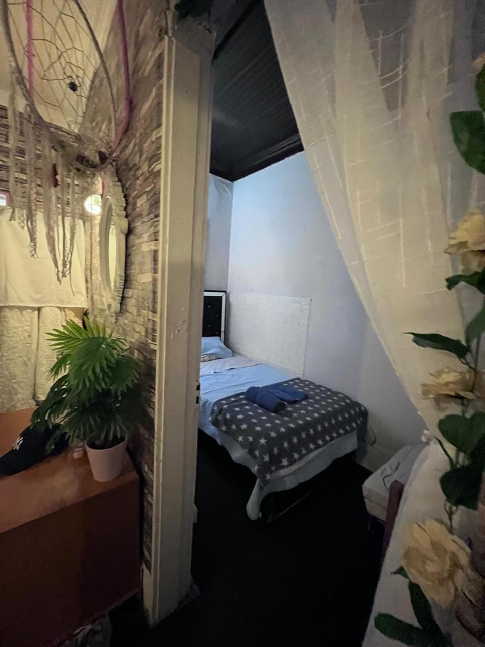 Hospedaje Argot Tu refugio ideal a pasos de Movistar Bed and Breakfast in Santiago