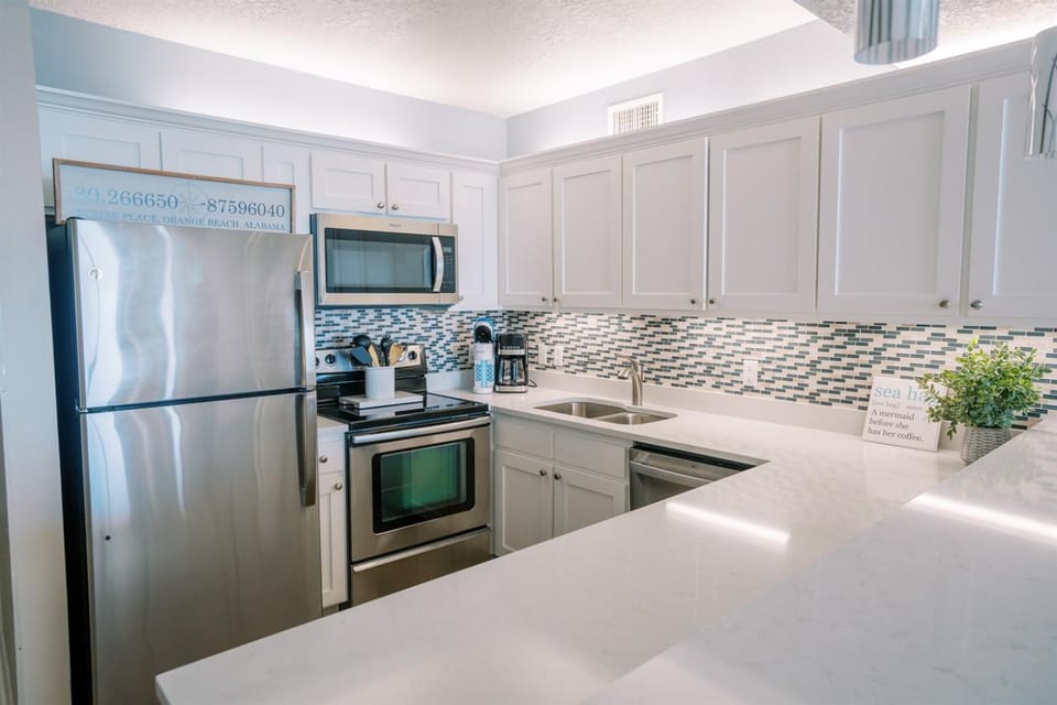 3BR Gulf View Condo, Corner Balcony & Direct Beach Access Apartment in Orange Beach