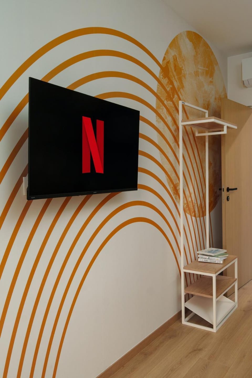 Stylish 3BR with Sauna by Metro Apartment in Warsaw