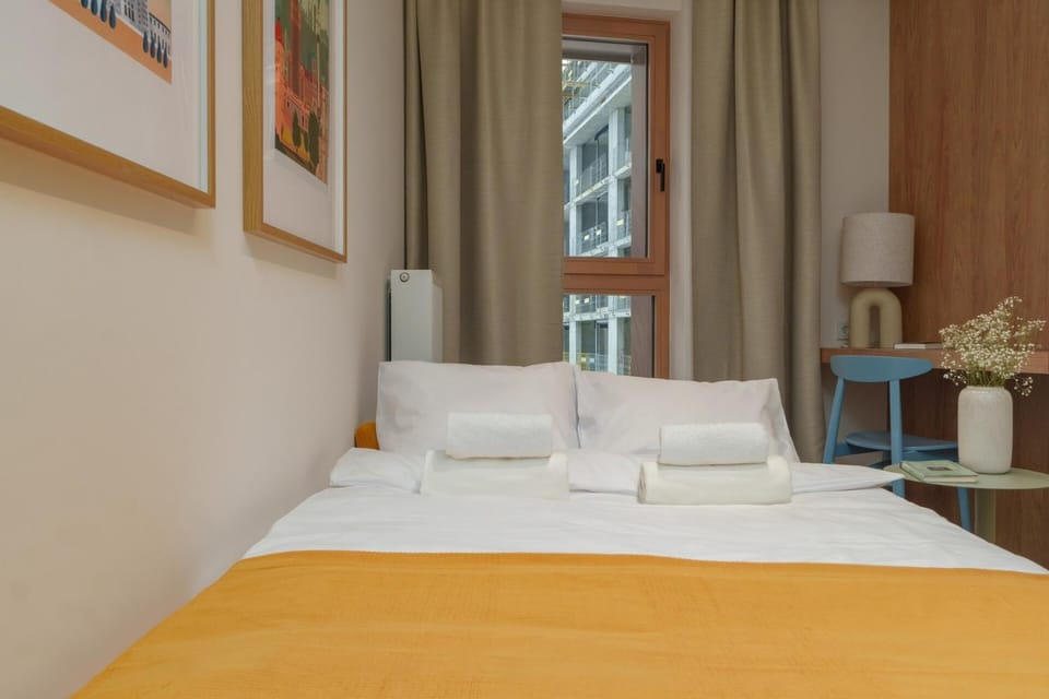 Stylish 3BR with Sauna by Metro Apartment in Warsaw