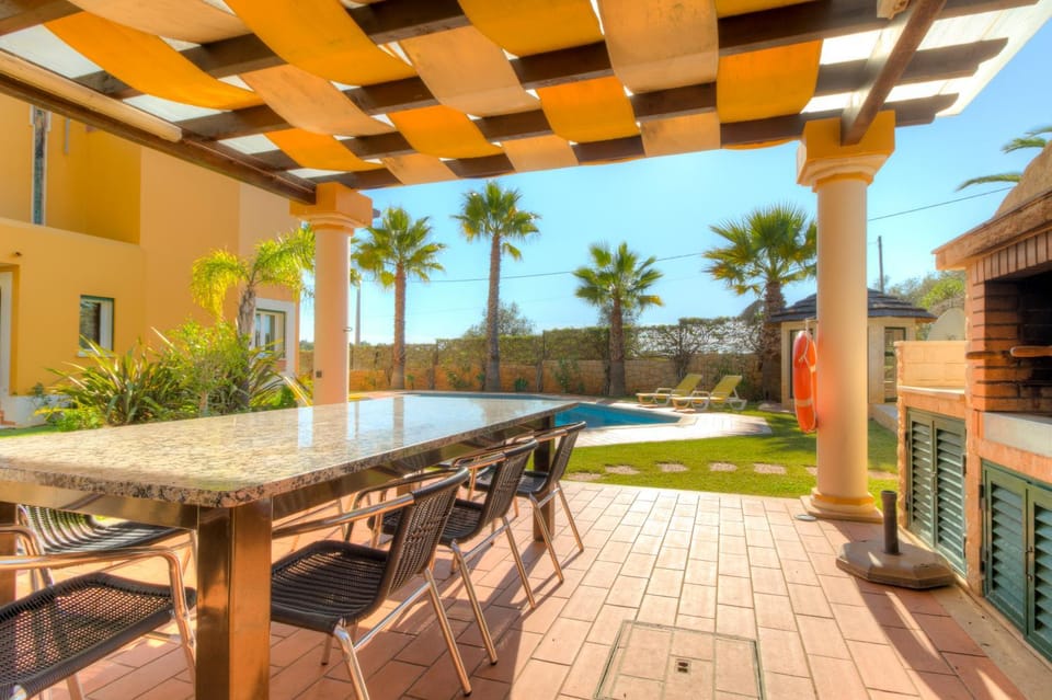 BBQ facilities, Dining area