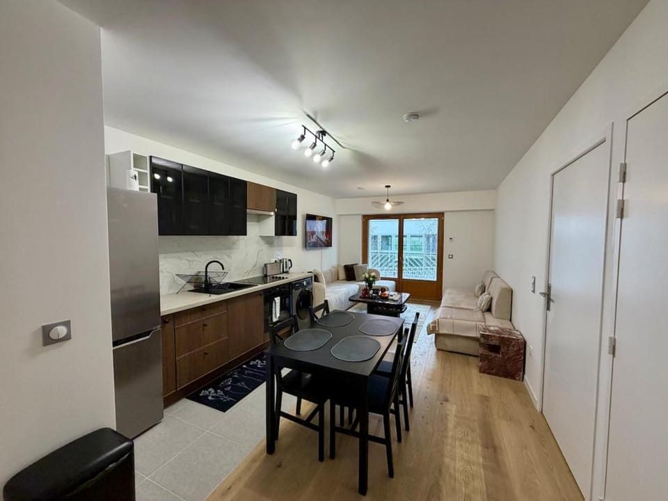 Large two room apartment Olympic Village in front of the Seine Apartment in Saint-Denis, France