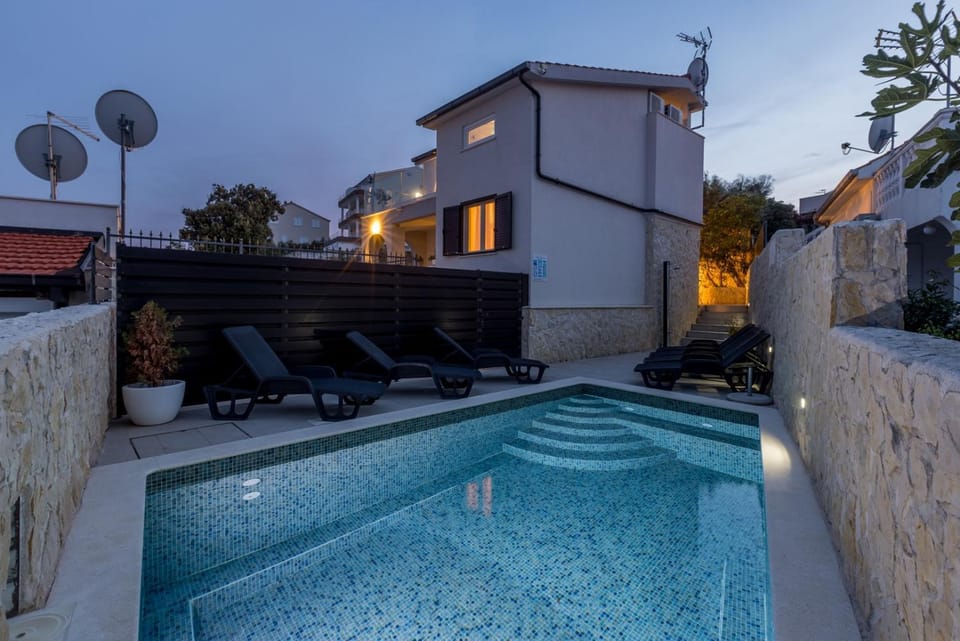 Garden, Balcony/Terrace, Beach, Swimming pool