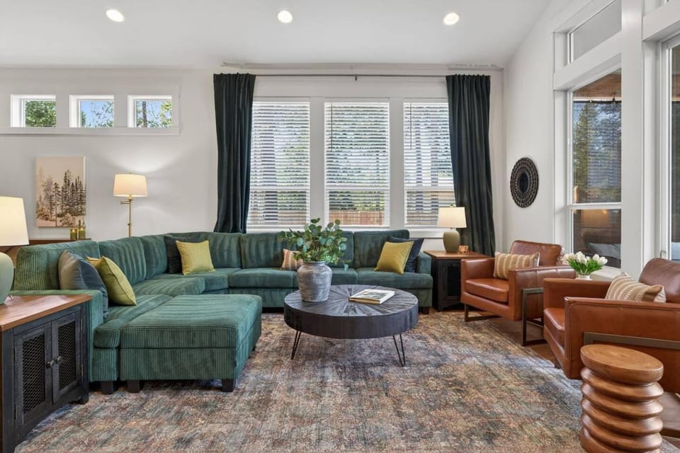 Living room, Seating area