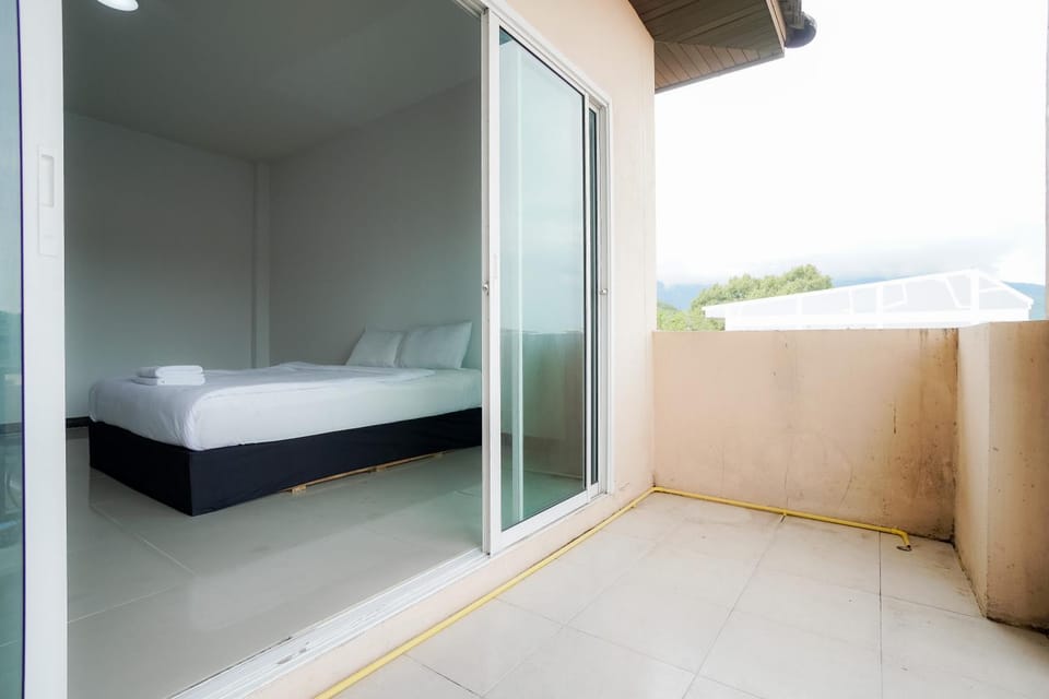 Bed, View (from property/room), Balcony/Terrace, Photo of the whole room, Bedroom