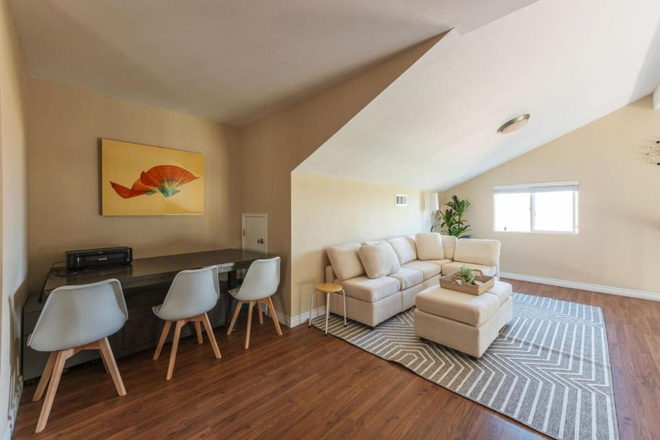 Beautiful Monterey Park Home With a View, Backyard and BBQ House in Monterey Park