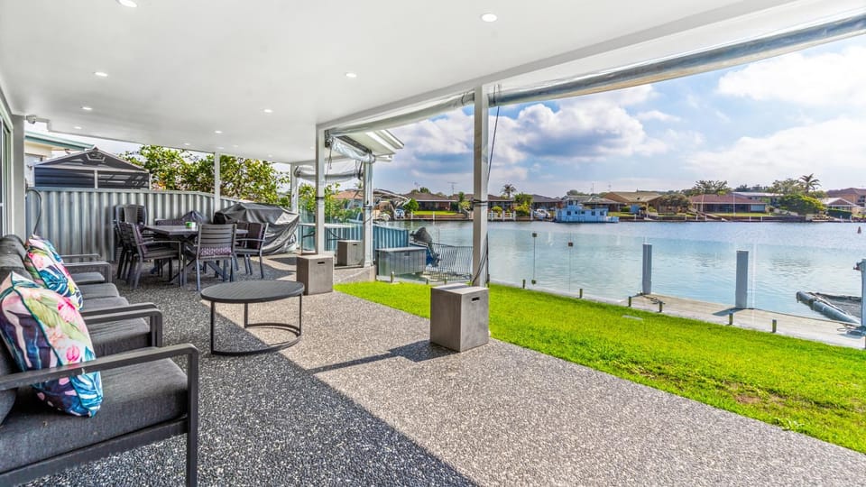 Patio, BBQ facilities, Garden, View (from property/room), Dining area, Lake view, furniture