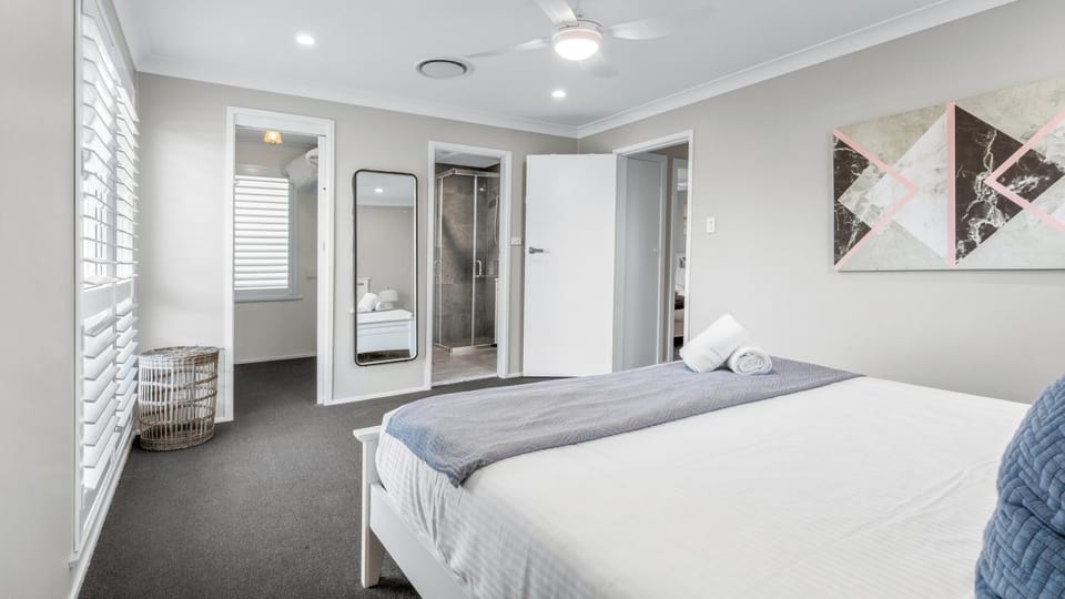 Bed, Bathroom, Bedroom, wardrobe