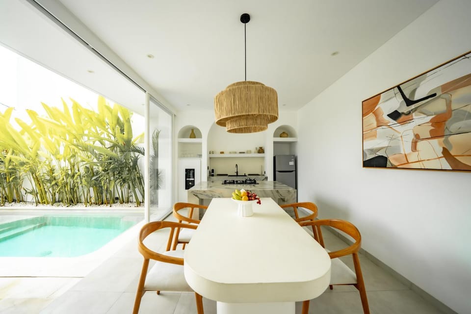 Kitchen or kitchenette, Dining area, Pool view, Swimming pool
