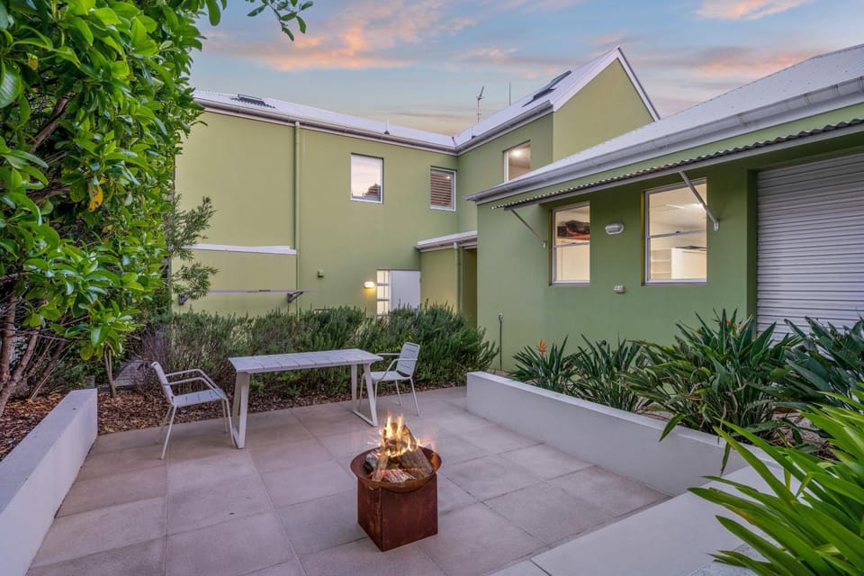Beachside Bliss - Ocean View, Pool, Sauna House in Peregian Beach