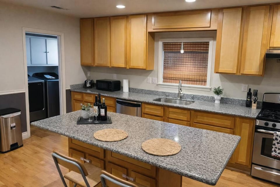 Kitchen or kitchenette, Dining area, dishwasher, oven, stove