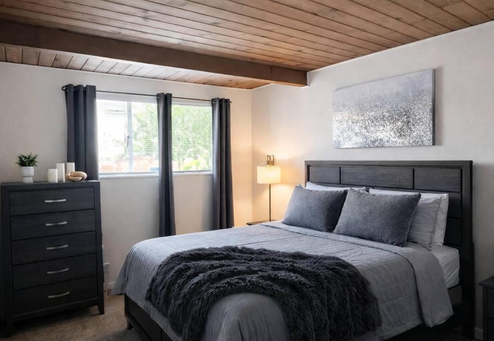 Bed, Bedroom