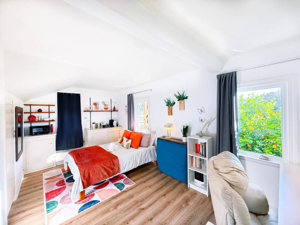 Bed, Photo of the whole room, Bedroom