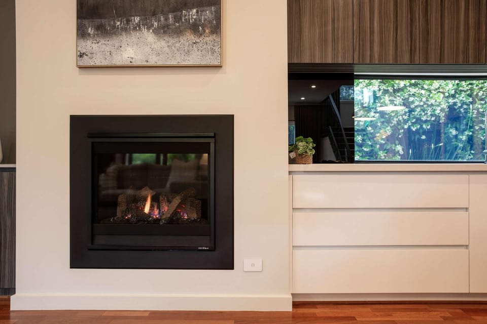 Spacious 4BR Home Steps to Buses Westfield Doncaster House in Melbourne