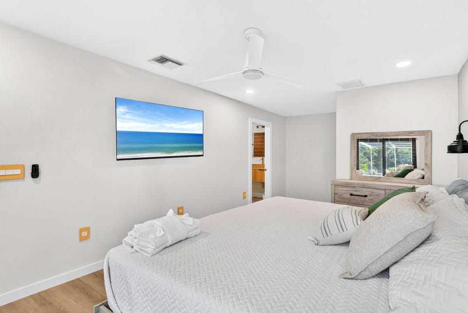 Bed, Bedroom