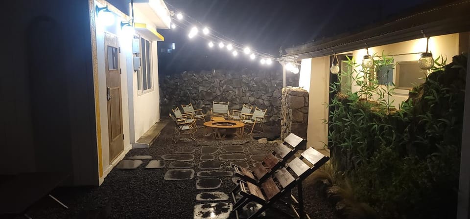 JEJUDO THECCLLIMSTAY Gimnyeong Village4 people, maximum 7 people, room 4, bathroom 2 House in South Korea
