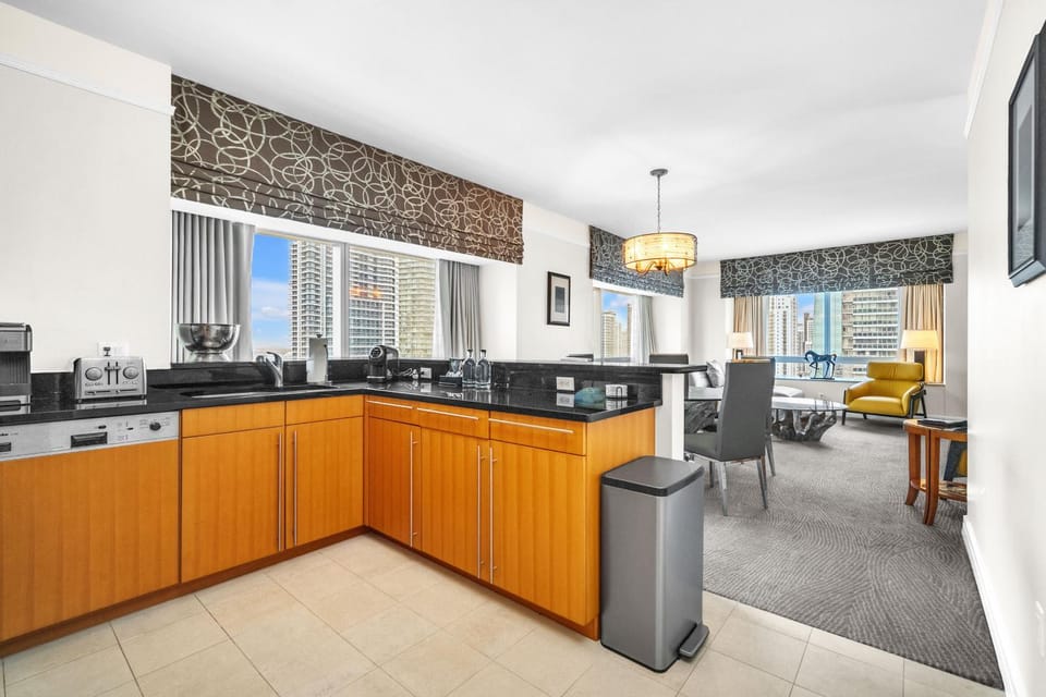 Dining area, Pets, City view, room service, VIP, kitchen